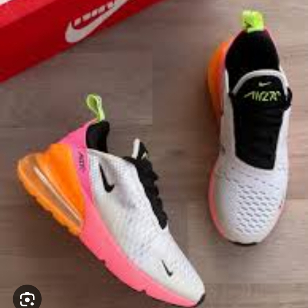 Wmns Air Max 270
